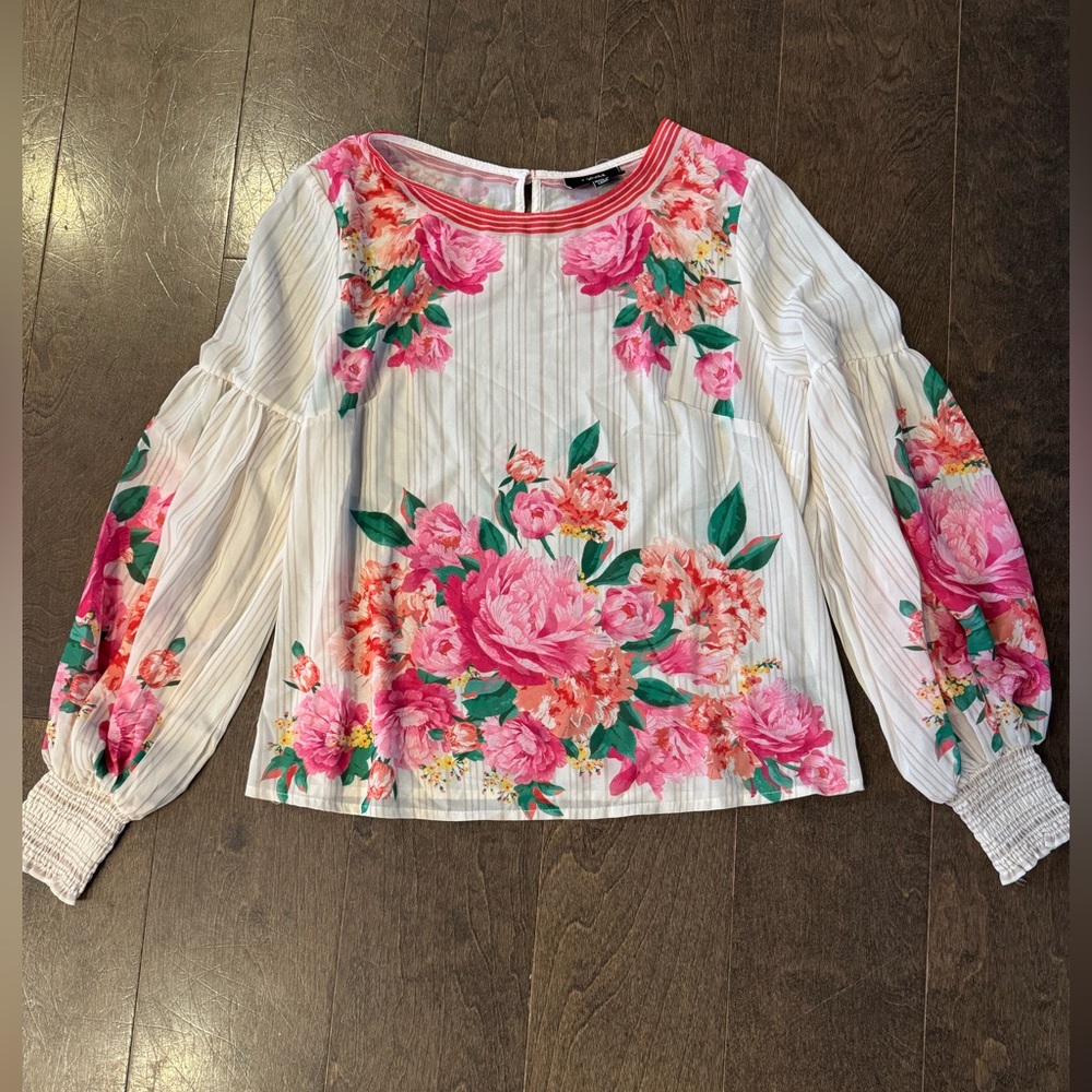 Women’s floral long sleeved blouse